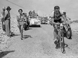 Wielerbelg maakt indruk op De Kopgroep: 'Van Aert is onuitstaanbaar goed'