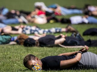 Podcast De Zomerdag: Het 'gesprek' - wat ouders hun gekleurde kinderen leren