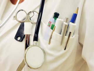 Stand.nl: Er moet nu worden ingegrepen om werk in de zorg aantrekkelijker te maken