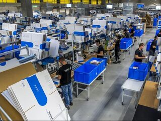 Achter de schermen bij Bol.com: 'Het echte schandaal zit hem in de leefomstandigheden'