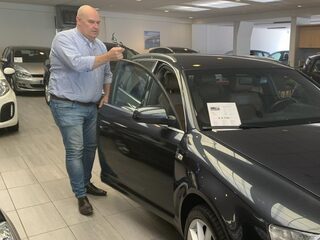 Verkoop van gebruikte auto's door ov-mijders in de lift