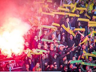 KNVB wil harder optreden tegen vuurwerk op tribunes