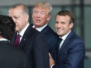 Sfeer van NAVO-verjaardag 'hangt af van ego's Macron, Erdogan en Trump'