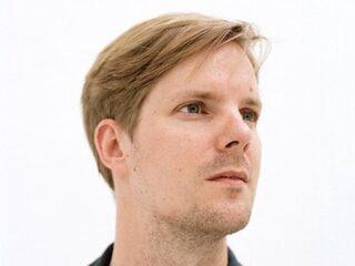 Joost de Vries brengt 'gewoon' zijn nieuwe boek uit, crisis of niet