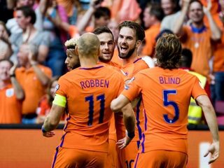 Oranje houdt met 3-1 winst zicht op het WK