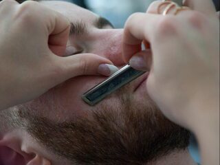 Waarom worden mesjes stomp van scheren?