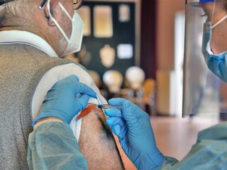 Podcast De Dag: zo leg je de vaccin-puzzel