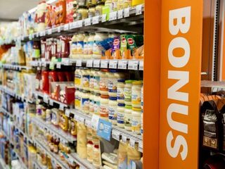 Twee grote supermarktenketens verlagen de prijzen; volgt de rest?