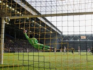 Achterstand Ajax tien punten na nederlaag in Arnhem