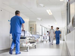 Verzekeraars rekenen ziekenhuizen niet af op prestaties