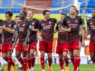 Feyenoord koploper Eredivisie, AZ verzaakt opnieuw in krankzinnig duel