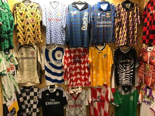 Honderden voetbalshirts met een verhaal