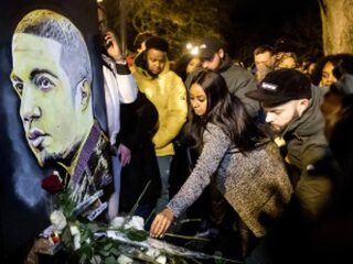 Duizenden herdenken rapper Feis