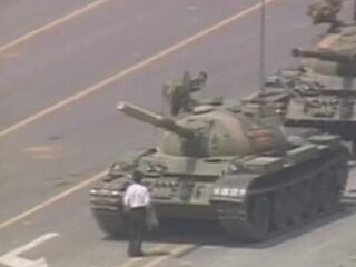 Deze Dag Toen: Tankman probeert Chinees leger tegen te houden