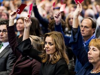'Opvolger Thieme kiezen via referendum'