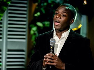 Stadsdichter Gershwin Bonevacia dicht op 2020: 'Crtl Alt Delete'