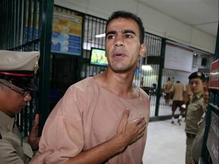 Zijn alibi werd live uitgezonden op tv, toch zit deze voetballer vast in Thailand