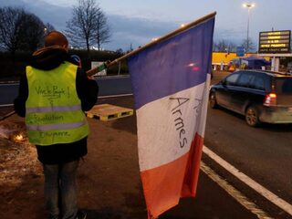 Franse regering stelt maatregelen uit, 'gele hesjes' spreken van zoethoudertje