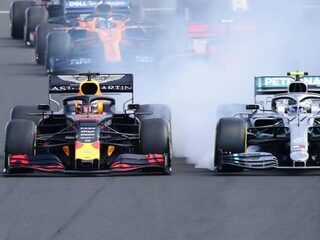 Hamilton voorbij Verstappen in slotfase GP Hongarije