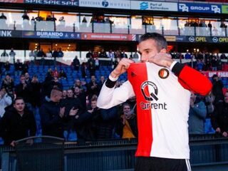 Licht in de Kuip valt uit, wedstrijd gestaakt: 'Een nachtmerrie'