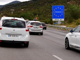 Autoverhuurders zetten consumenten nog steeds onder druk