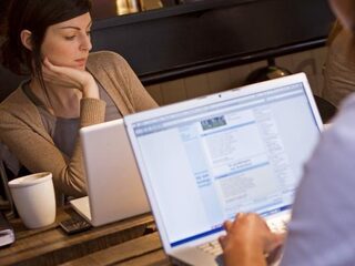 NPO Radio 1 bij de les: Studeren en ondernemen tegelijk, een goed idee?