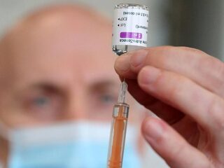 Gezondheidsraad adviseert: zet vaccin AstraZeneca eerst in bij 60- tot 65-jarigen