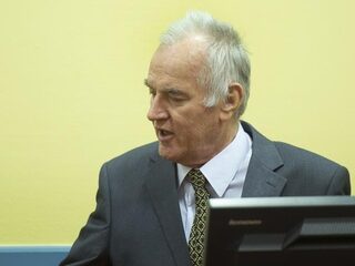 Aanklager tribunaal eisen levenslang tegen Mladic wegens genocide