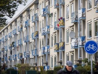 Vandaag op NPO Radio 1: Verziekte huizenmarkt, Verdwenen Vietnamese kinderen en Eredivisie