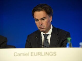 Camiel Eurlings viel in super slowmotion