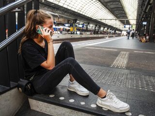 'Je mág helemaal niet in de telefoon van je kind kijken'