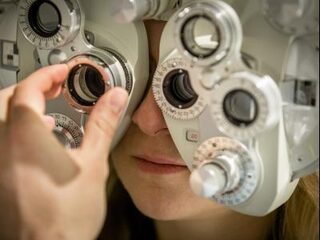 Nu echt bewezen: te lang op je telefoon is slecht voor je ogen