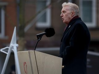 Mag iedereen zichzelf zijn zoals André van Duin zei? 'Het is jammer genoeg niet waar'