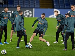 Luister live op NPO Radio 1 naar Chelsea - Ajax