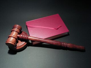 Met deze slimme nudges krijg je mensen de rechtszaal in