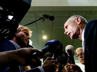 Coalitie houdt vertrouwen in Blok, maar deel oppositie niet