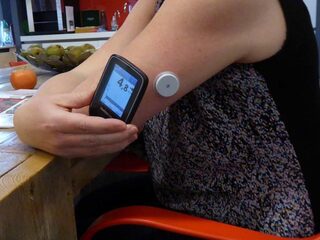 Een glucosesensor in plaats van dagelijks in je vinger prikken: 'Mijn leven is verbeterd'