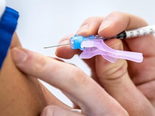 Vaccin-nationalisme: 'De ongelijkheid tussen landen wordt alleen maar groter'