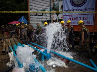 Eerste 1,5 kilometer van Thaise grot is vrij, nog 2,5 te gaan