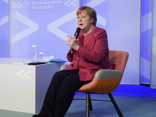 Merkel geeft vandaag de jaarlijkse 5 mei-lezing via een videoverbinding