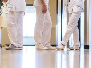 Hoeveel managers werken er in de zorg?