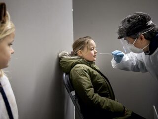 Schoolleiders blij met OMT-besluit over snotneuzen en testen van basisschoolleerlingen