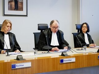 Gökmen T. spuugt naar rechters, advocaat pleit voor tbs