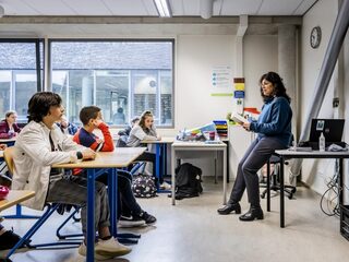 Stand.nl: 'De vrijheid van meningsuiting moet op elke school besproken worden'