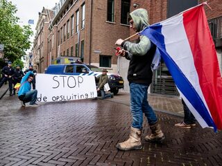 Hoeveel aandacht moeten anti-5G en anti-lockdown demonstranten krijgen?