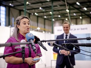 Podcast De Dag: de lange weg naar de eerste prik