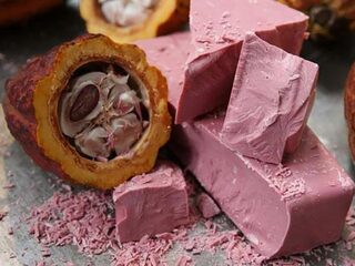 Puur, melk, wit en nu: ruby chocolade