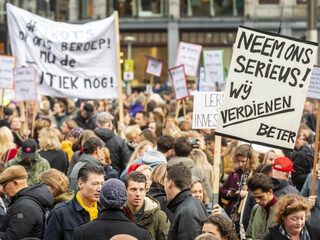 Onderwijsstaking: hogere salarissen of minder werkdruk?