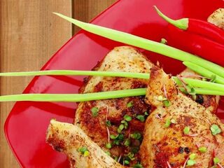 Feit of Fictie: 'Je eet minder van een rood bord'