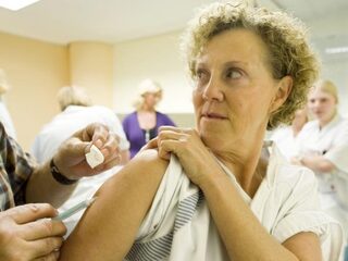 'Docenten vaccineren met griepprik scheelt geld'